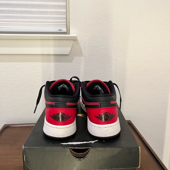 Jordan 1 low gym red size 5.5 Lightly worn. - Picture 4 of 6